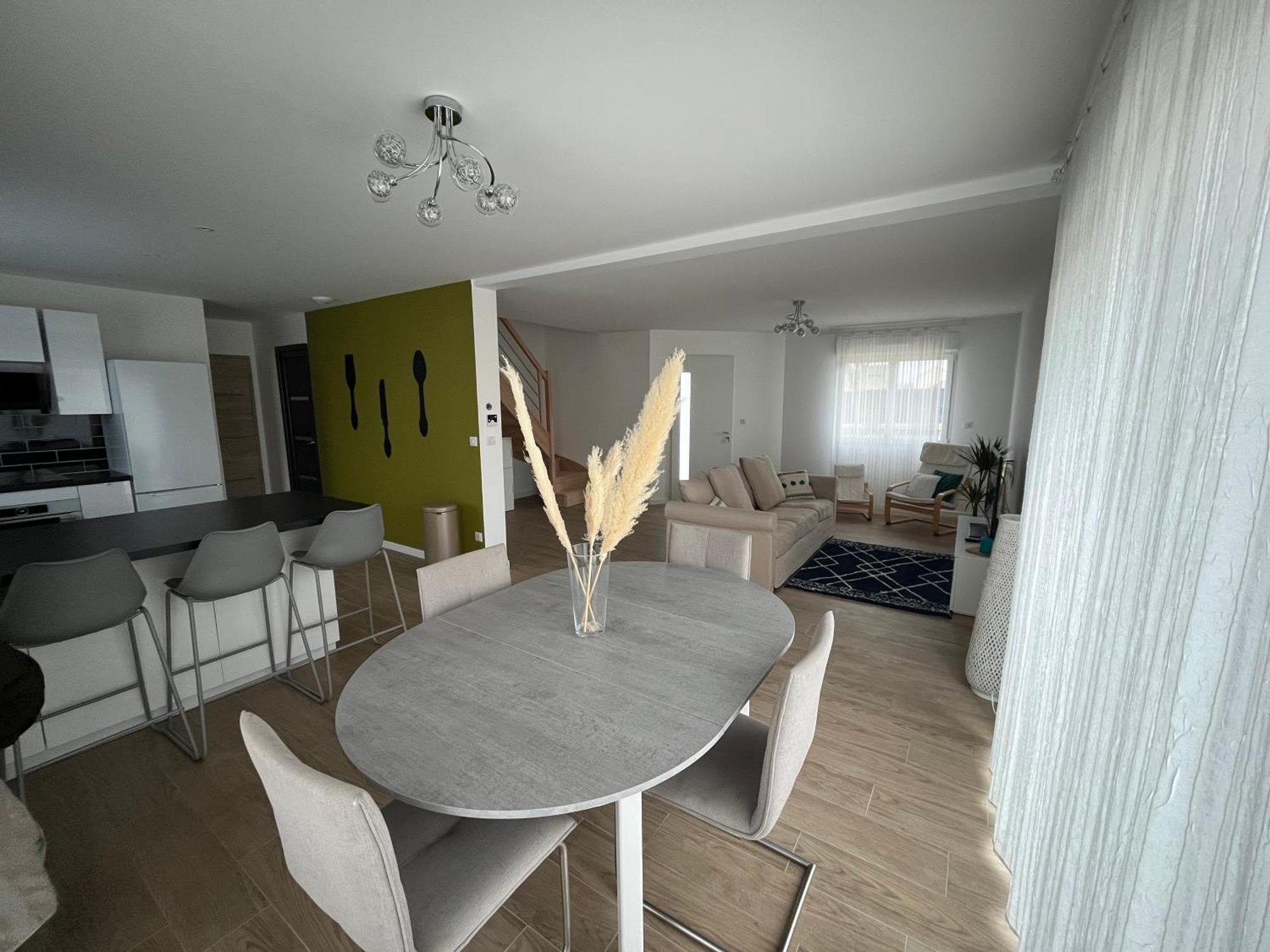 Superbe Maison Avec Jardin Bezannes Екстериор снимка